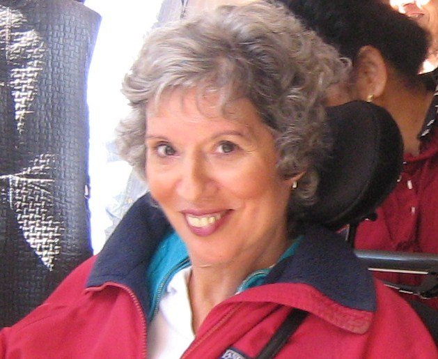 Lorraine Barros